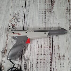 Original 1985 Nintendo NES Zapper Duck Hunt Gun Authentic NES-005 Gray